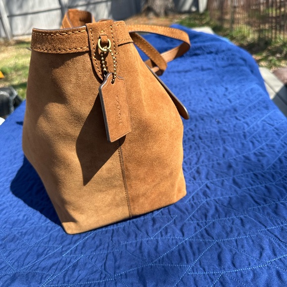Gramercy Tote Bag in Warm Brown Suede - Picture 11 of 12